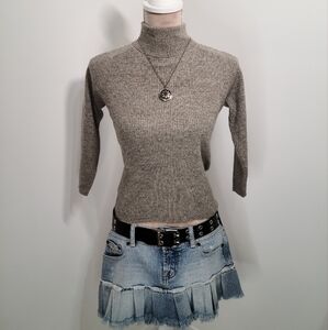 Vintage Banana Republic 100% extra fine merino wool turtleneck with 3/4 sleeves